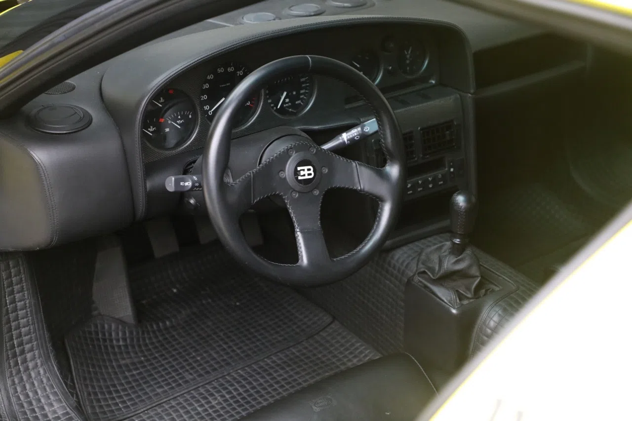 1994 Bugatti EB110 Super Sport interior, dashboard, Black