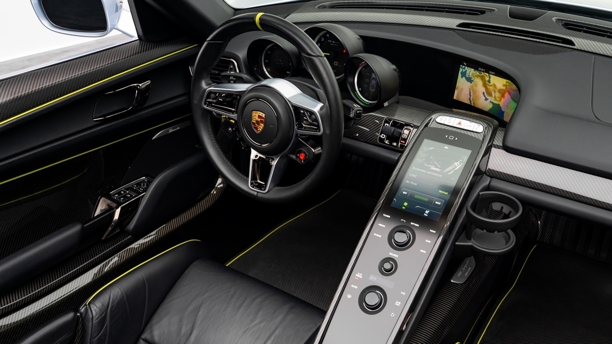 2015 Porsche 918 Spyder, 2/14