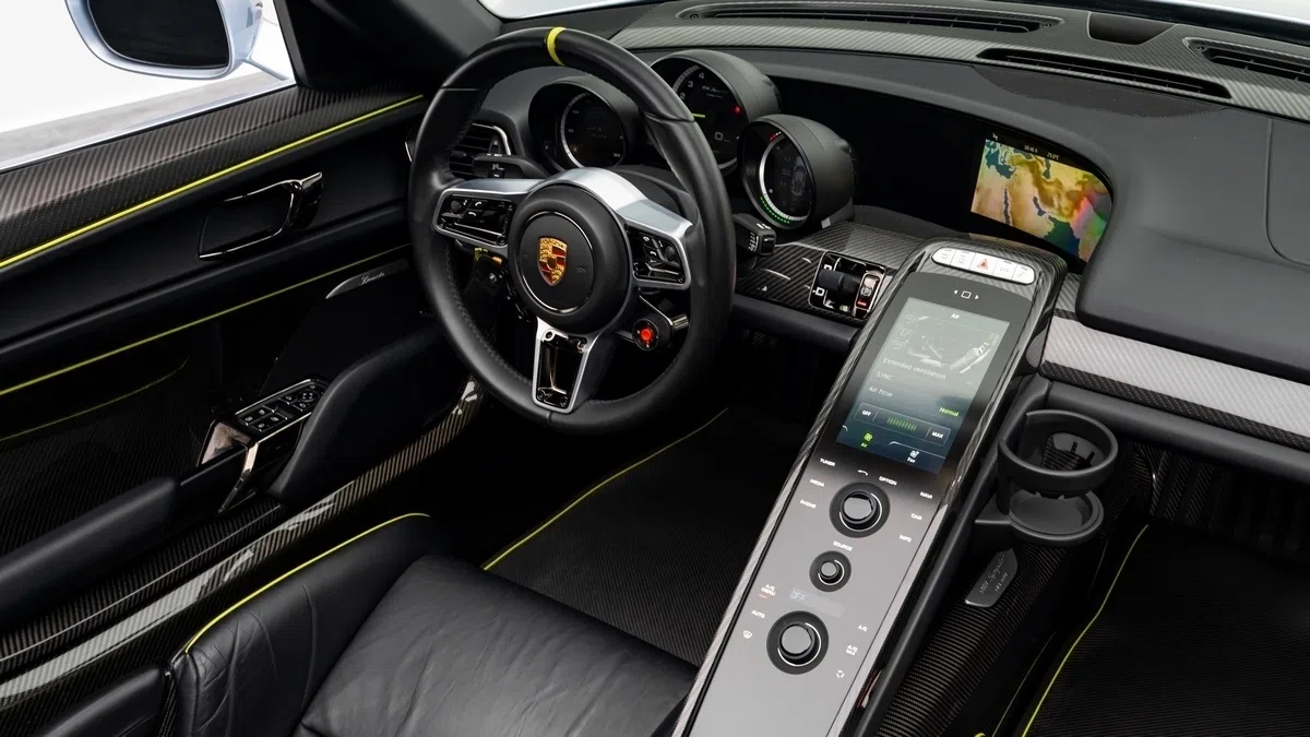 2015 Porsche 918 Spyder interior, dashboard, Onyx Black