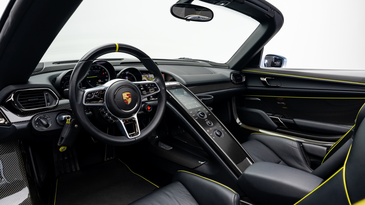 2015 Porsche 918 Spyder, 3/14