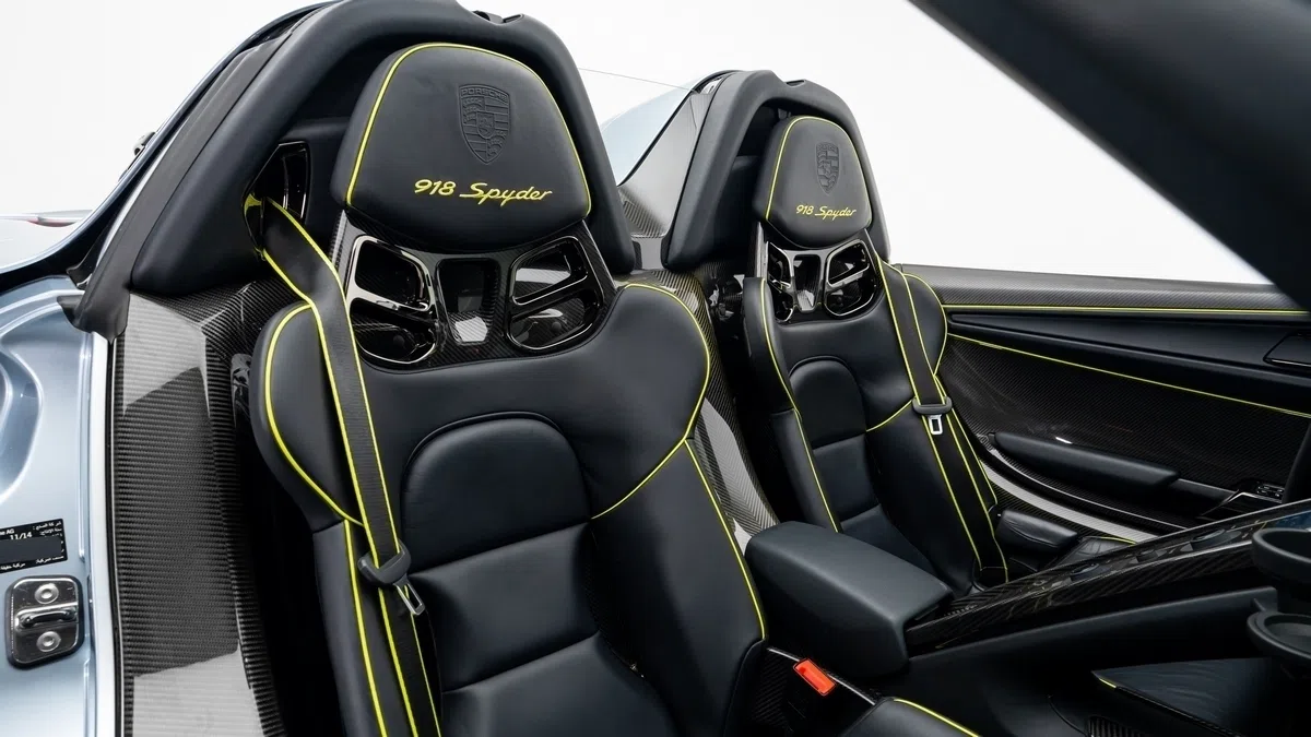 2015 Porsche 918 Spyder interior, seats, Onyx Black