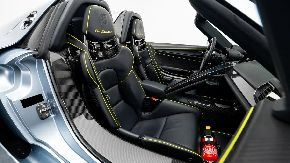 2015 Porsche 918 Spyder interior, seats, Onyx Black