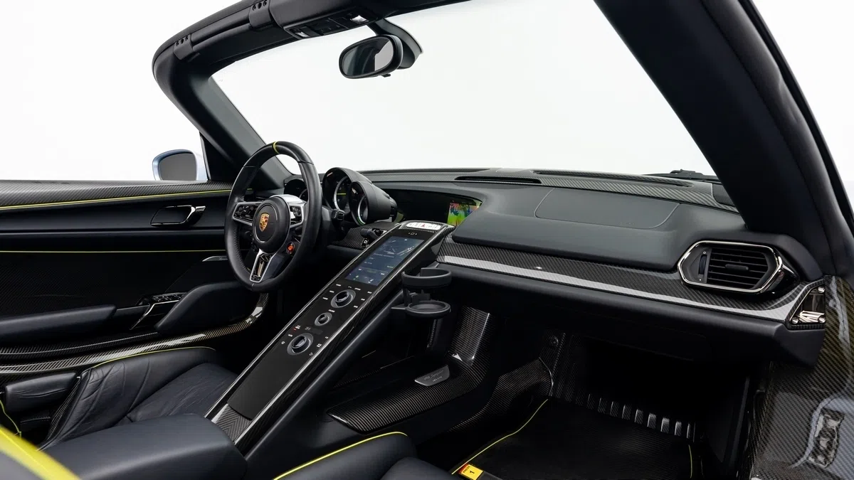 2015 Porsche 918 Spyder interior, dashboard, Onyx Black