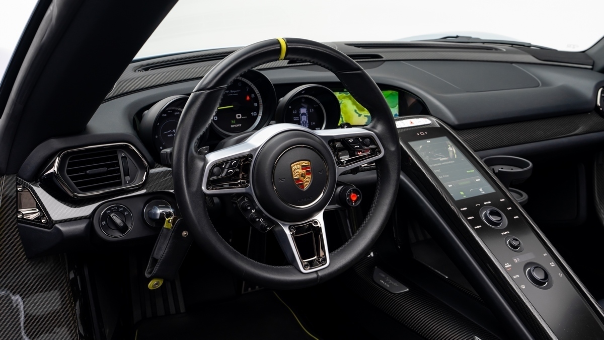 2015 Porsche 918 Spyder, 10/14