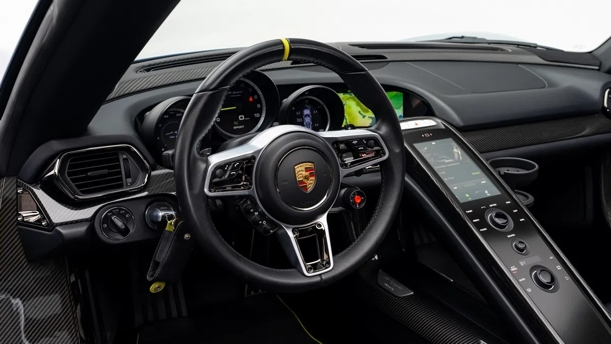 2015 Porsche 918 Spyder interior, dashboard, Onyx Black