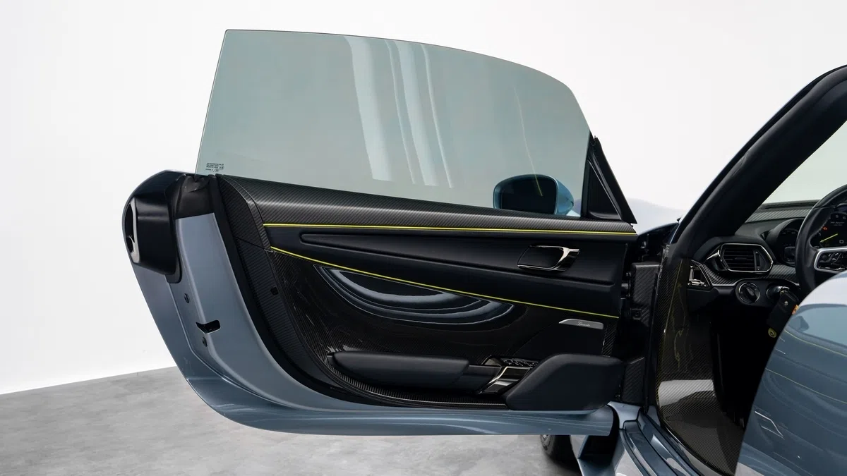 2015 Porsche 918 Spyder interior, door panel, Onyx Black