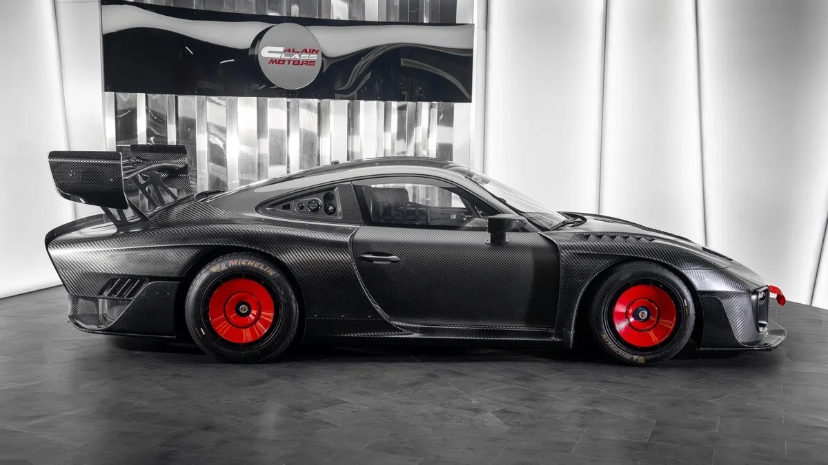 2019 Porsche 935 for sale, exterior, Carbon Fiber