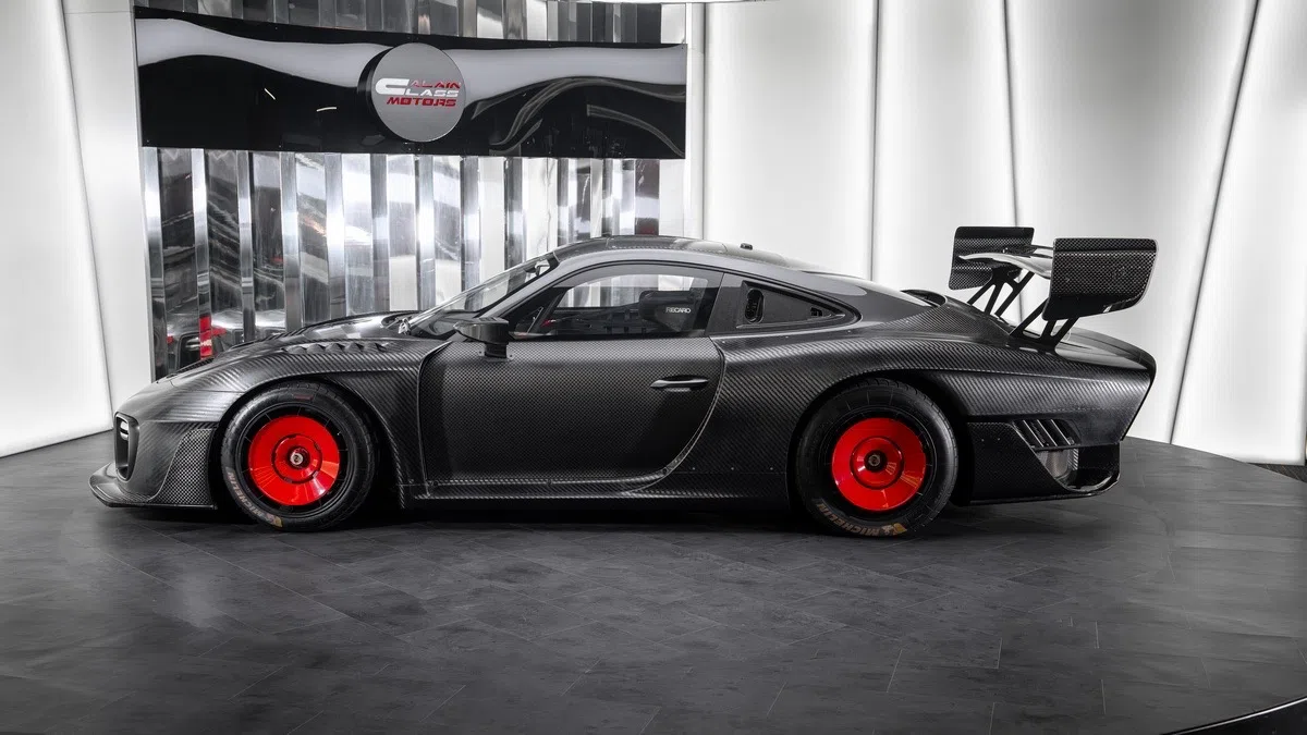 2019 Porsche 935 for sale, exterior, Carbon Fiber