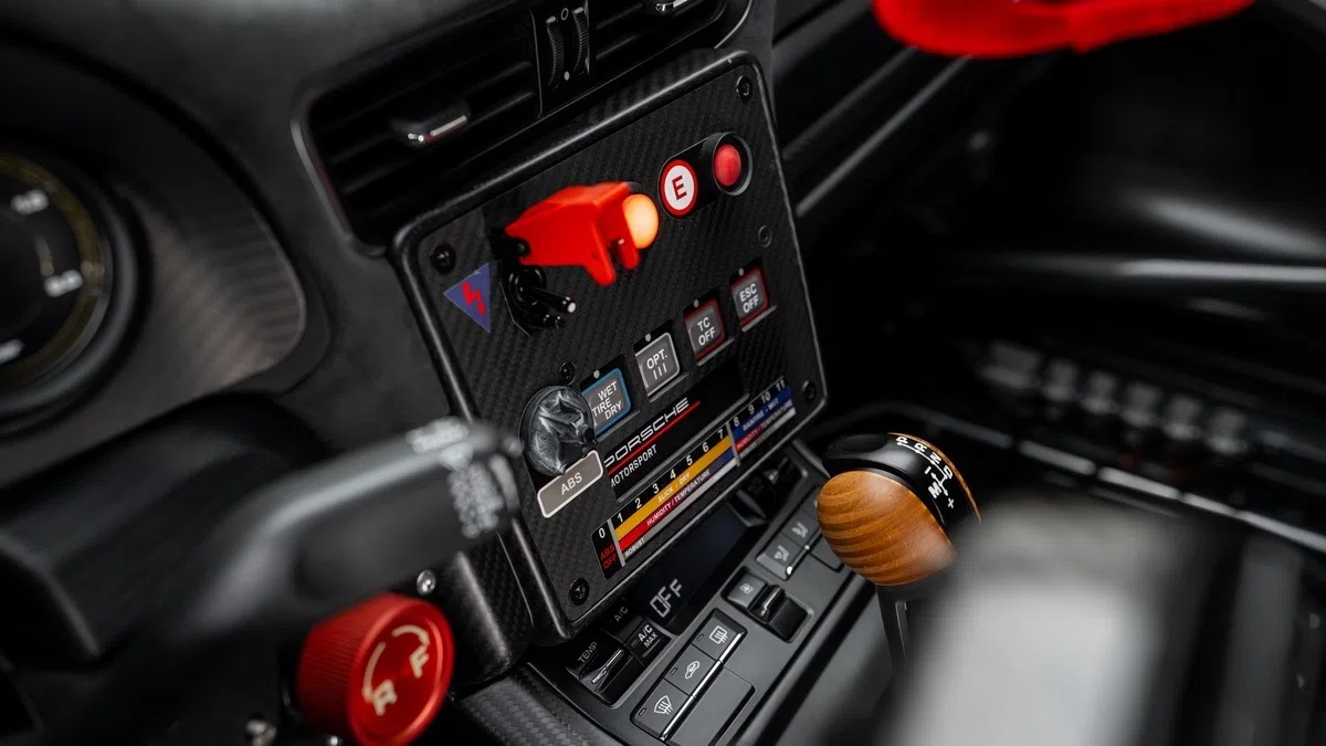 2019 Porsche 935 interior, Black