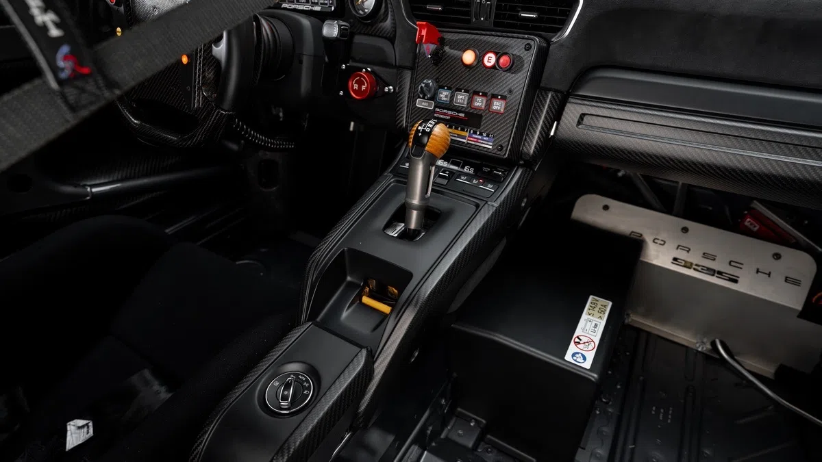 2019 Porsche 935 interior, center console, Black