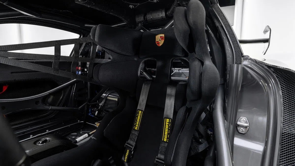 2019 Porsche 935 interior, Black