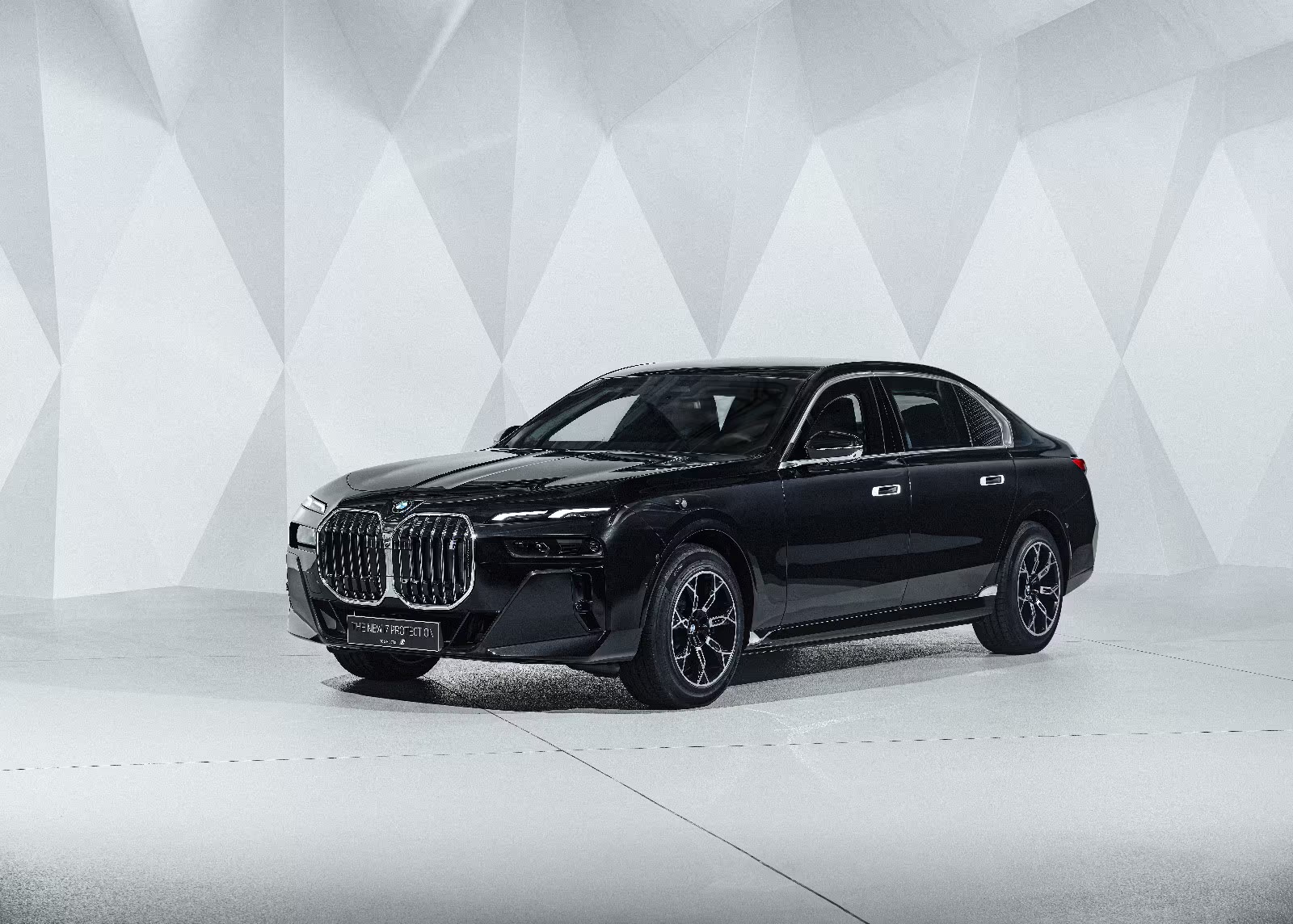 2025 BMW 760 Protection, 2/6