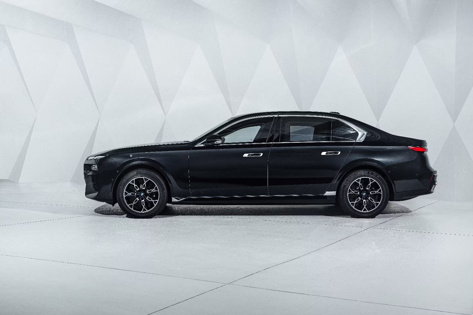 2025 BMW 760 Protection, 4/6