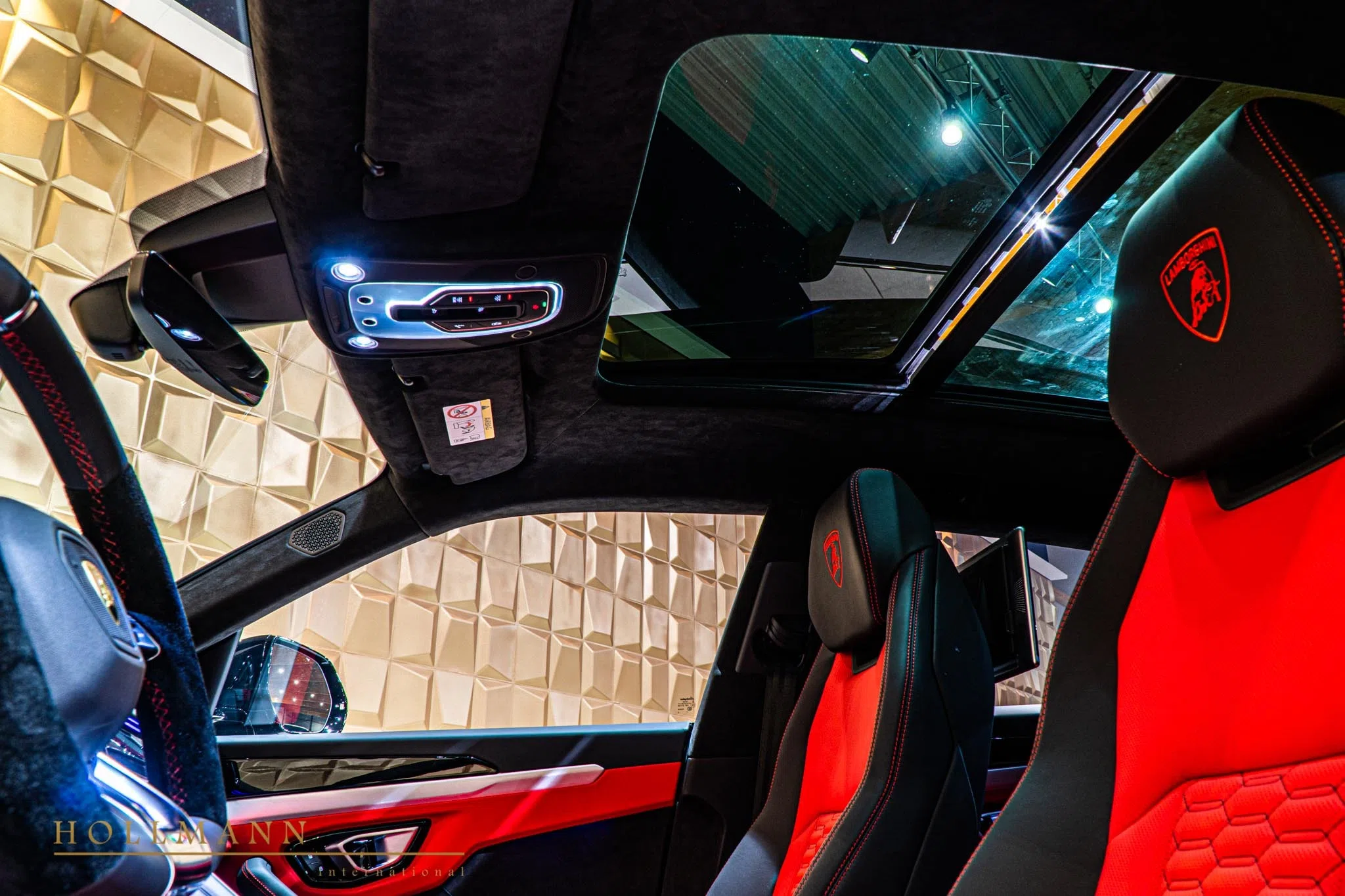 2020 Lamborghini Urus interior, Nero Ade Rosso Alala