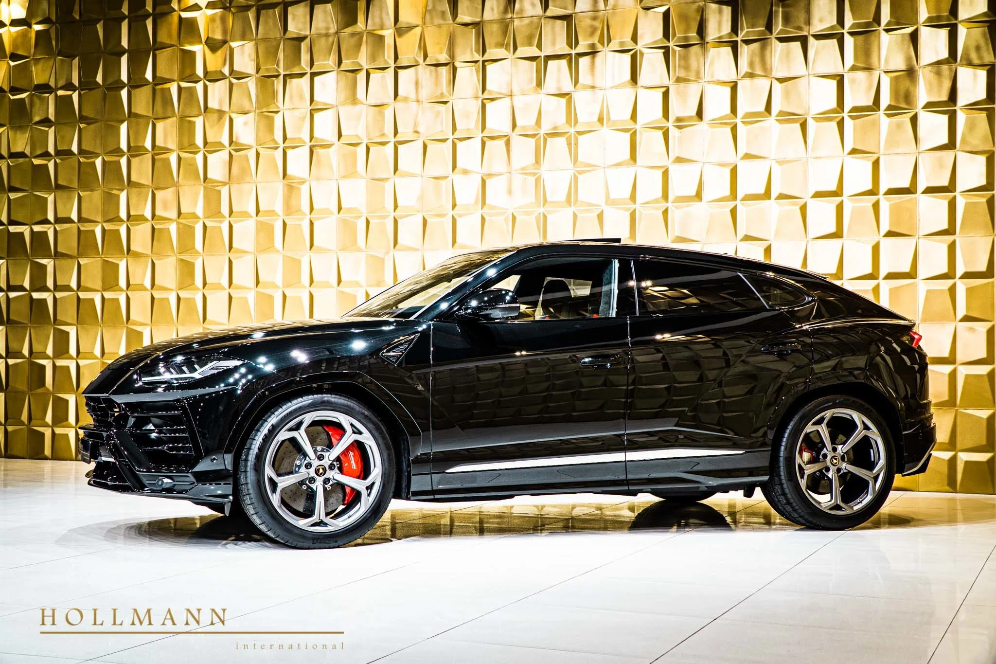 2020 Lamborghini Urus for sale, exterior, Nero Helene