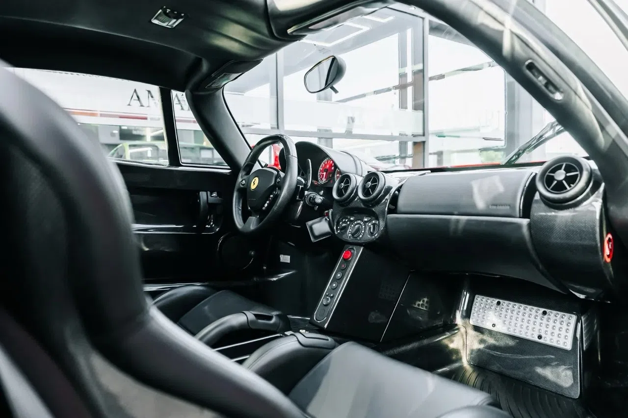 2002 Ferrari Enzo interior, dashboard