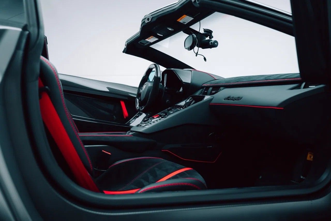 2020 Lamborghini Aventador SVJ Roadster interior, dashboard