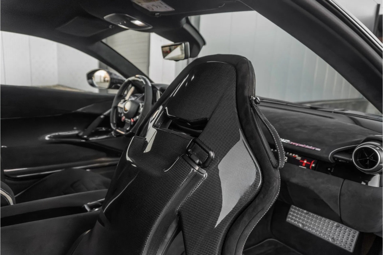 2022 Ferrari 812 Competizione, 5/12