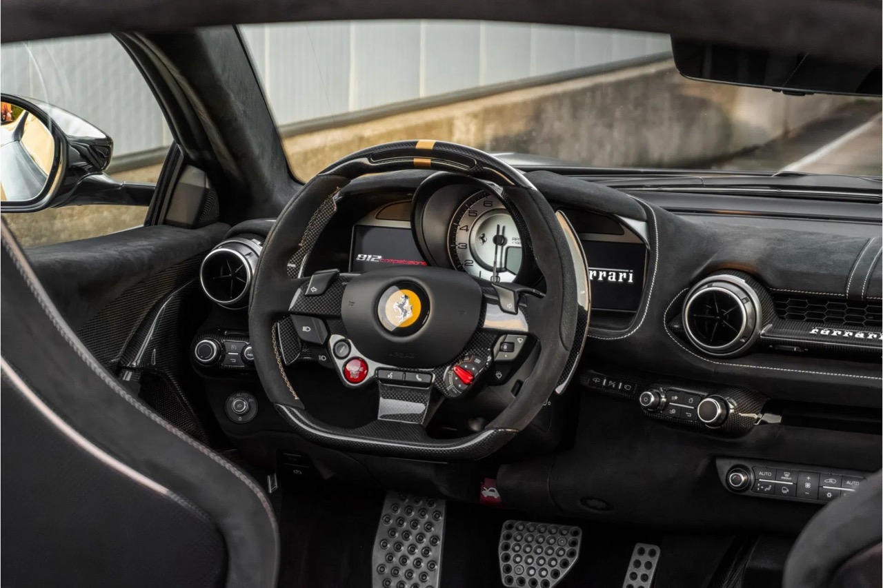 2022 Ferrari 812 Competizione, 6/12