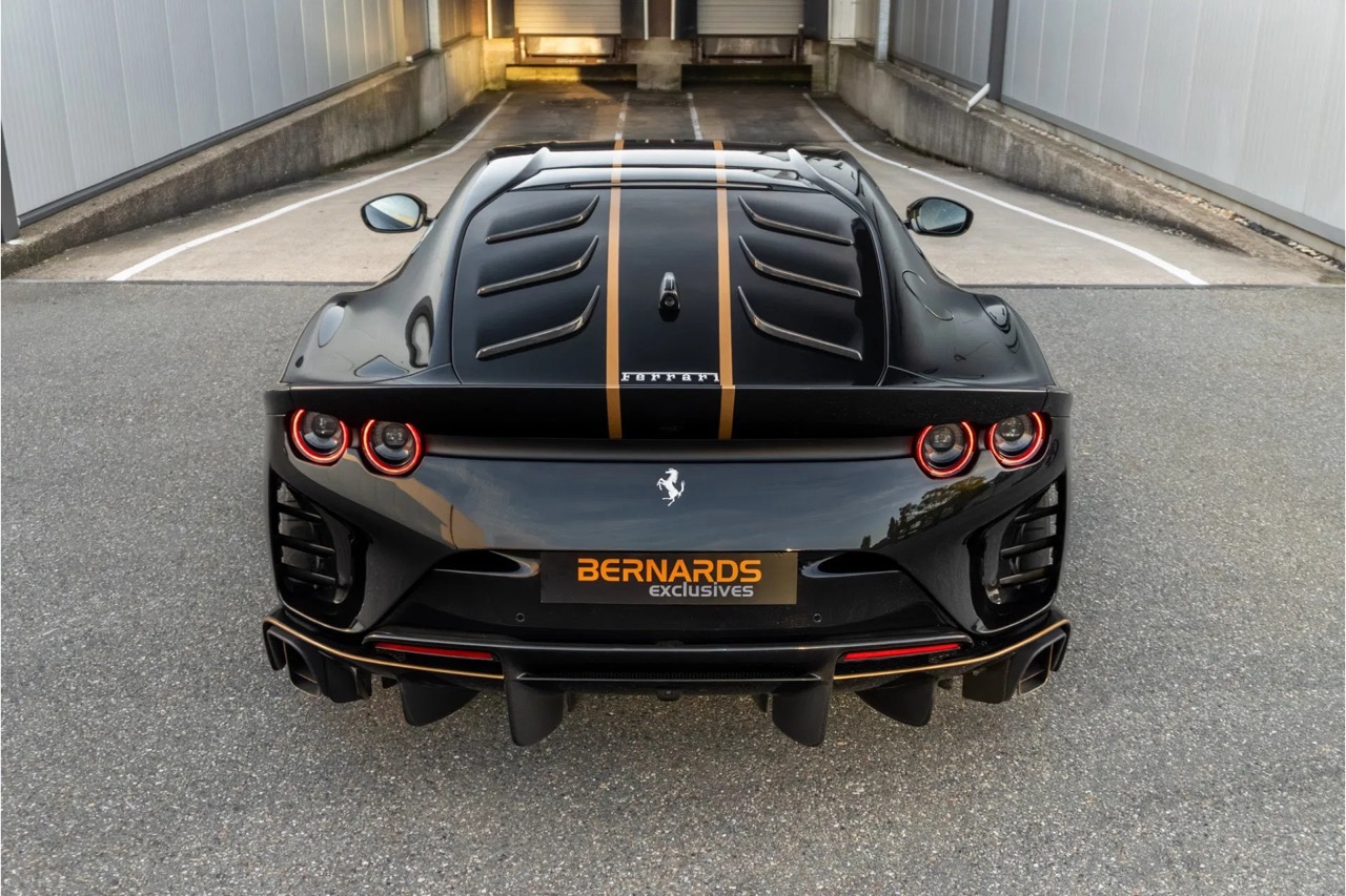 2022 Ferrari 812 Competizione, 11/12