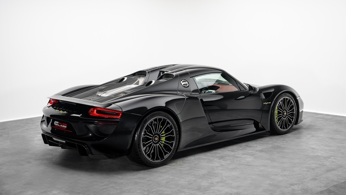 2015 Porsche 918 Spyder, 2/13