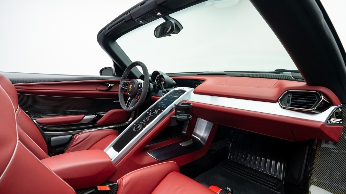 2015 Porsche 918 Spyder, 3/13
