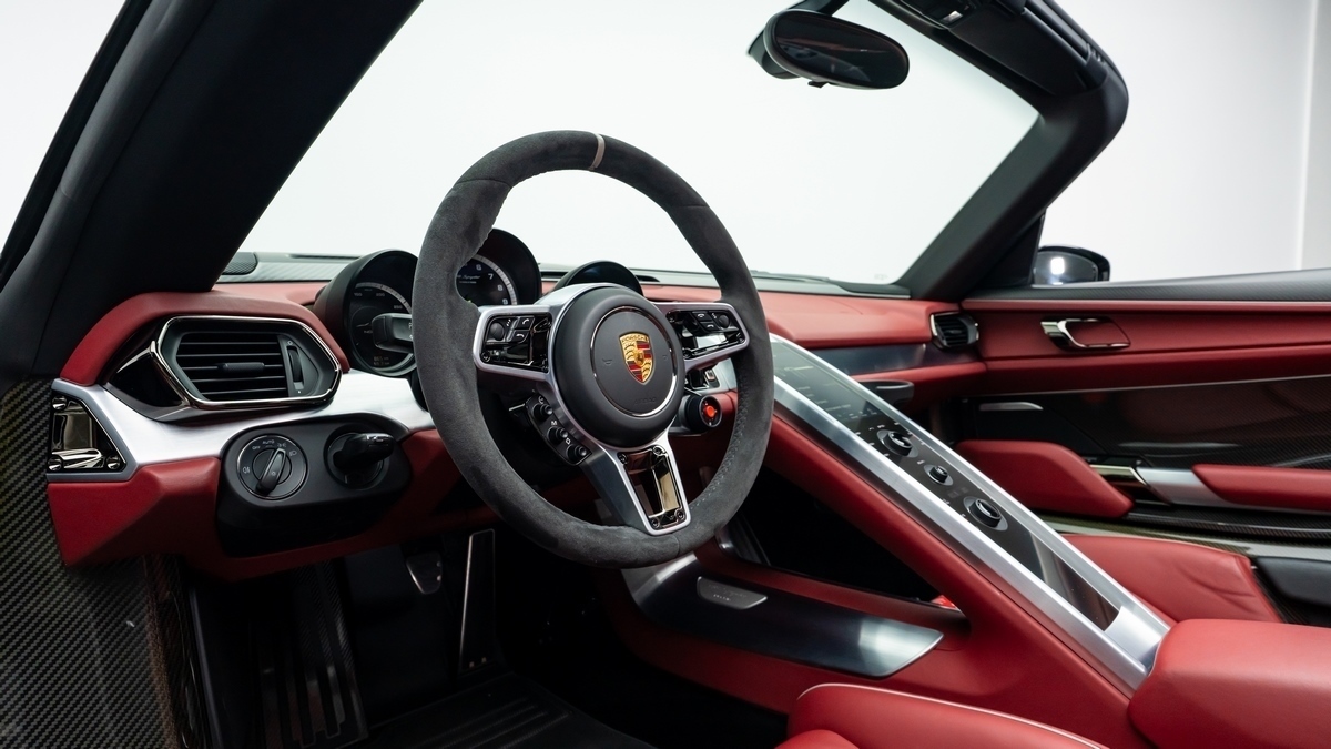 2015 Porsche 918 Spyder, 4/13