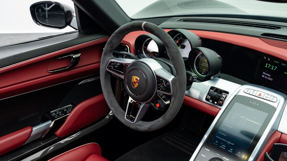 2015 Porsche 918 Spyder, 8/13