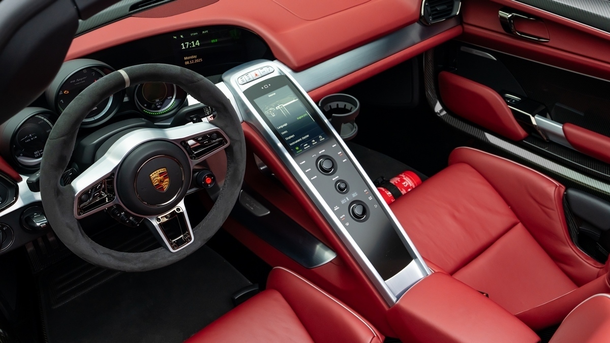 2015 Porsche 918 Spyder, 9/13