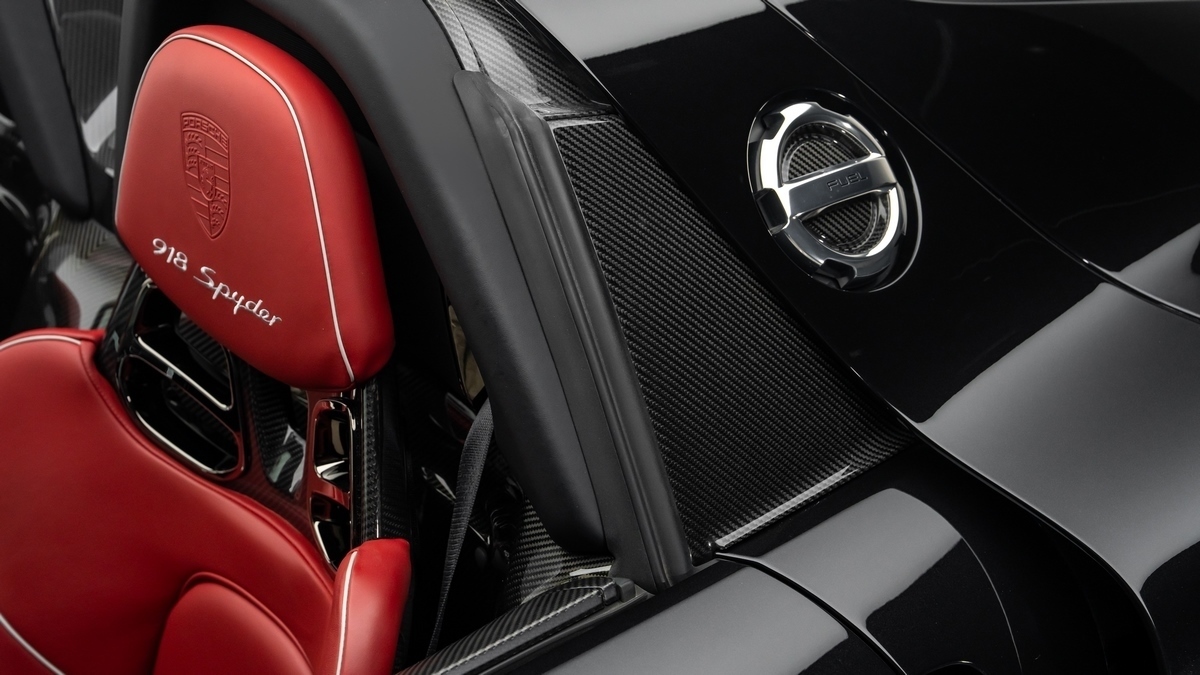 2015 Porsche 918 Spyder, 12/13