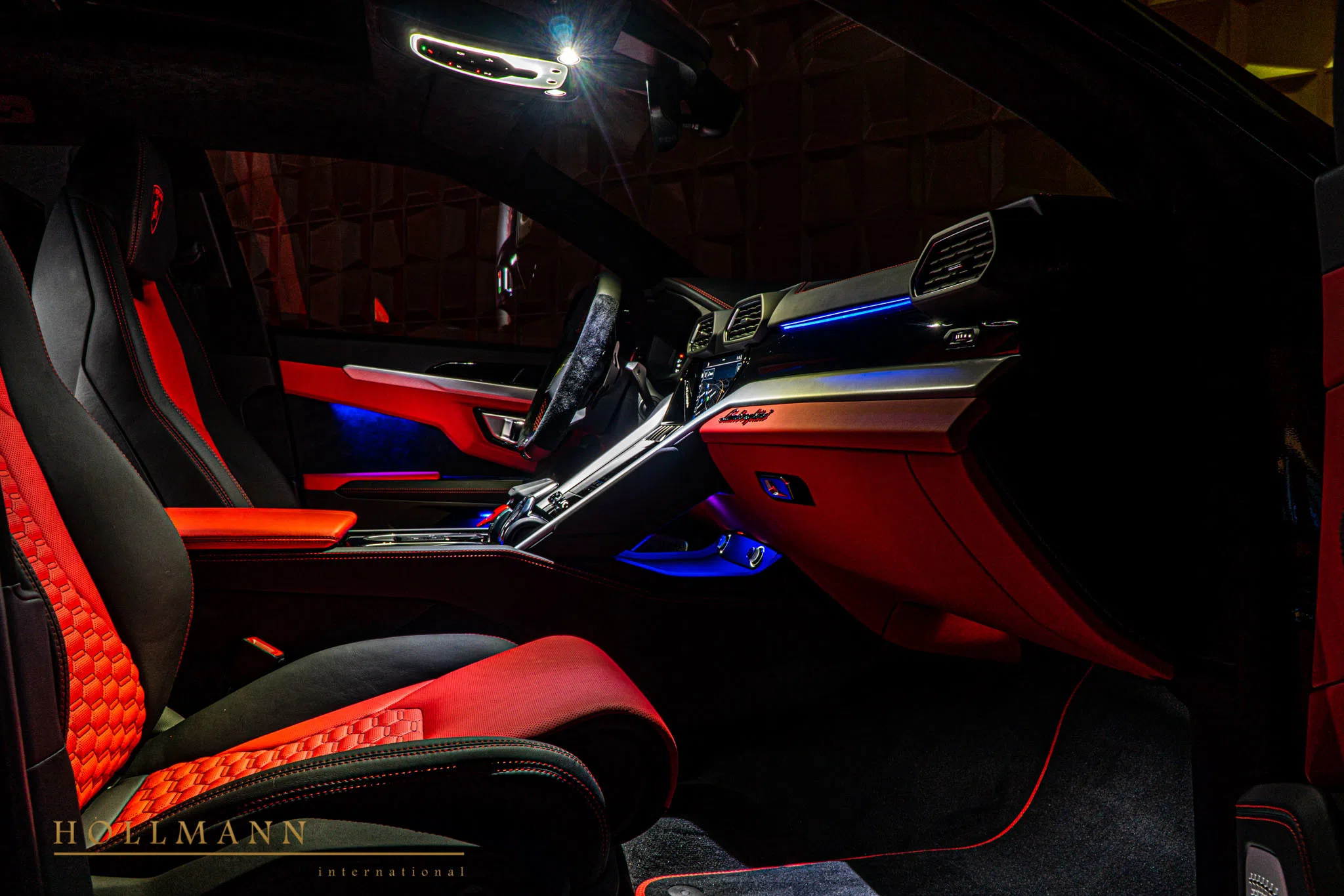 2020 Lamborghini Urus interior, Nero Ade Rosso Alala