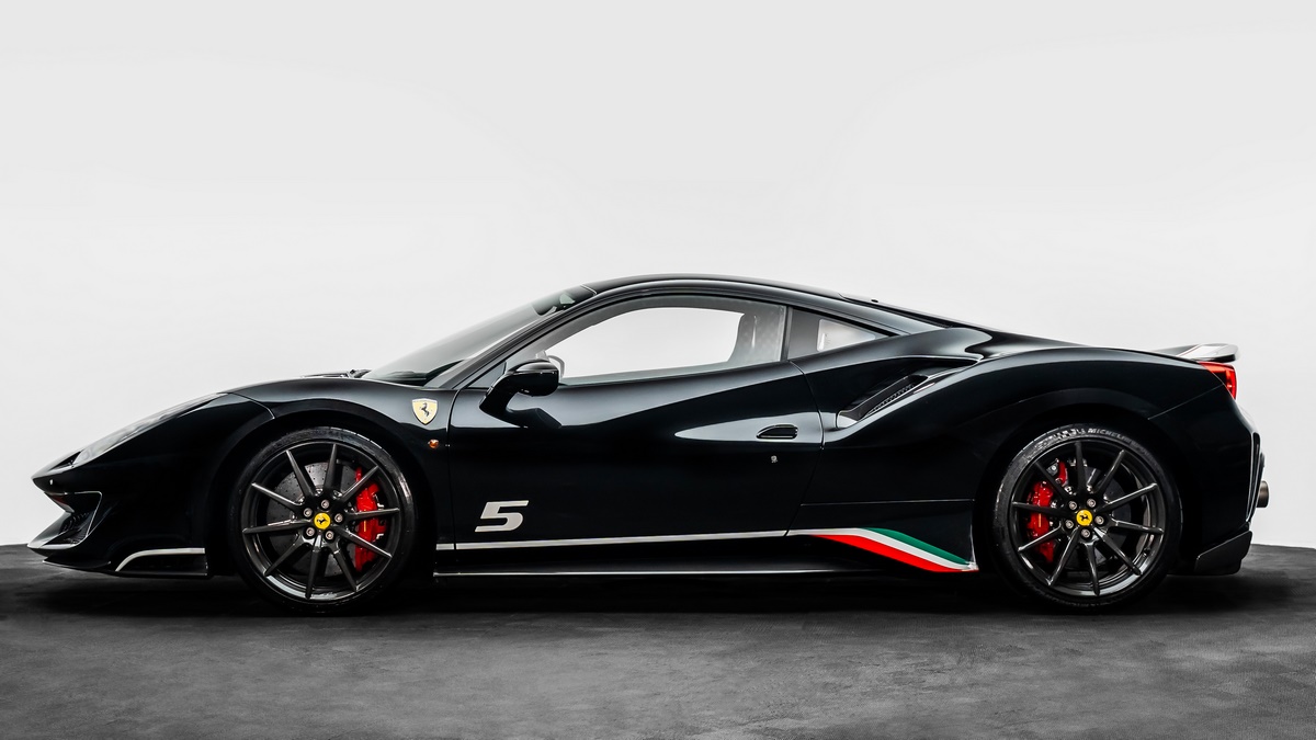 2019 Ferrari 488 Pista Piloti, 3/18