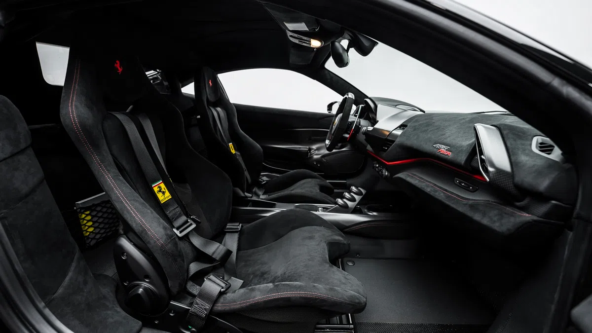 2019 Ferrari 488 Pista Piloti interior, Alcantara Nero