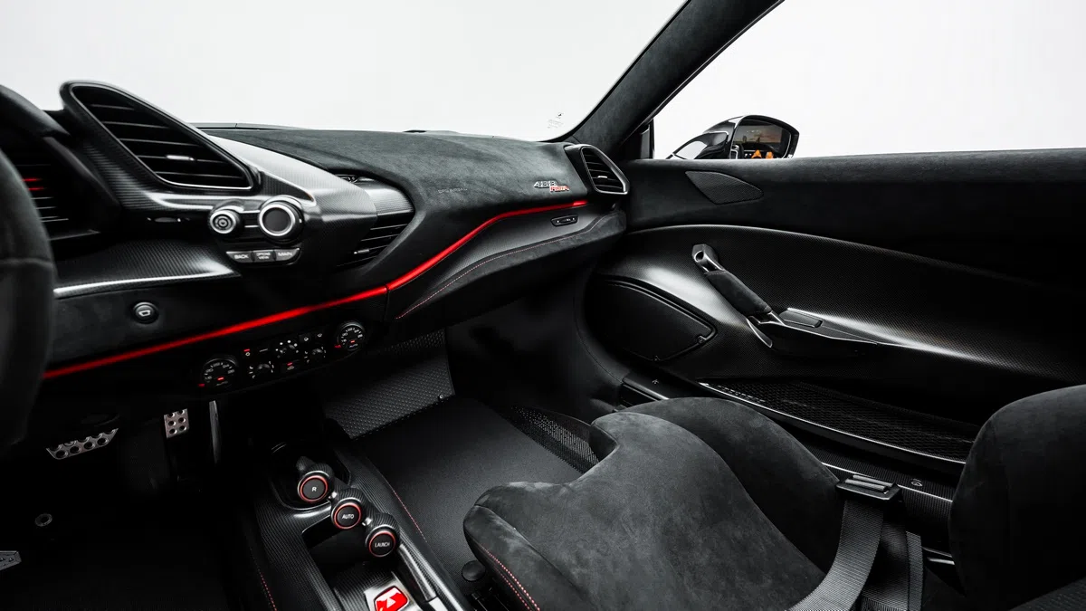 2019 Ferrari 488 Pista Piloti interior, Alcantara Nero
