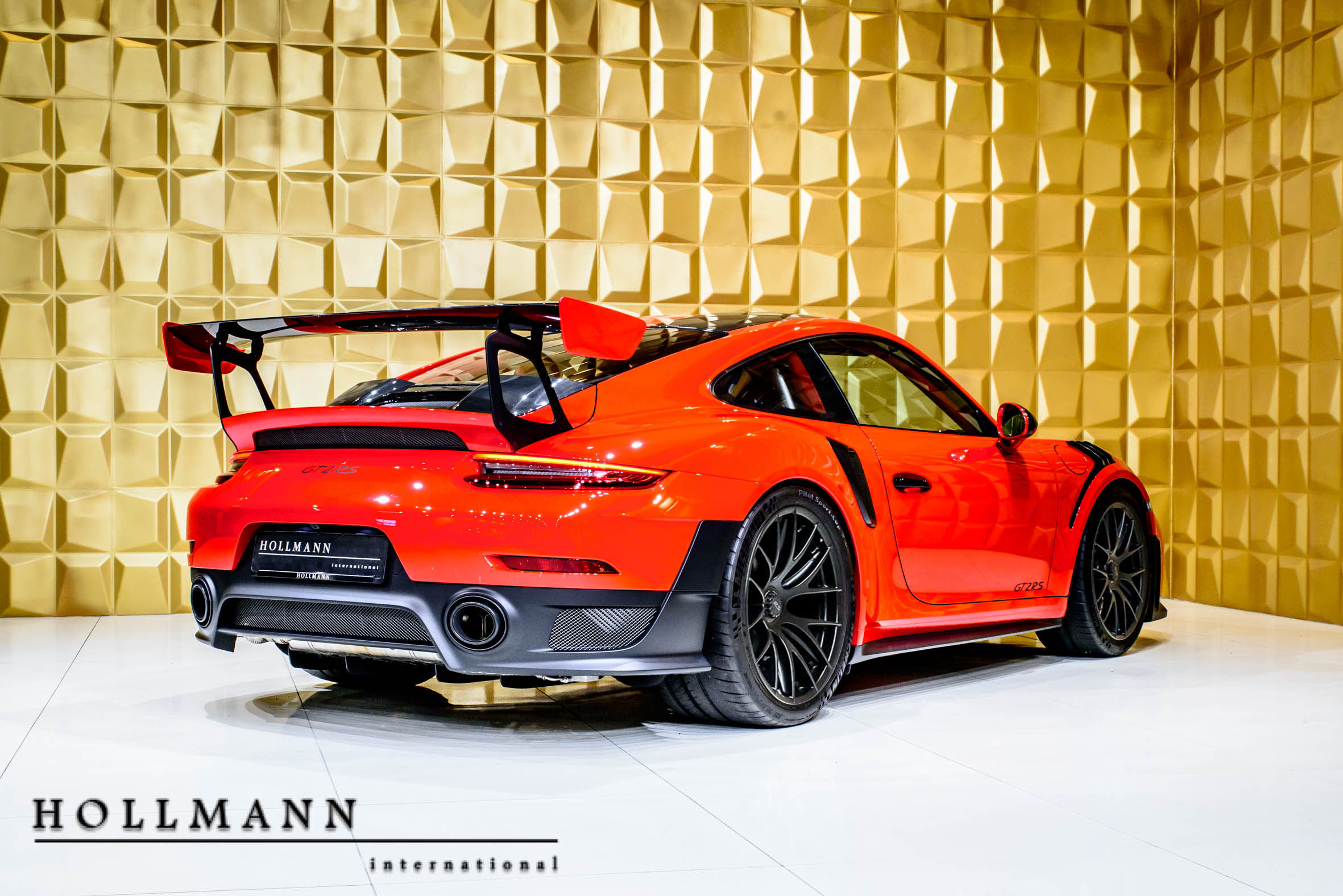 2019 Porsche 911 GT2 RS, 8/13