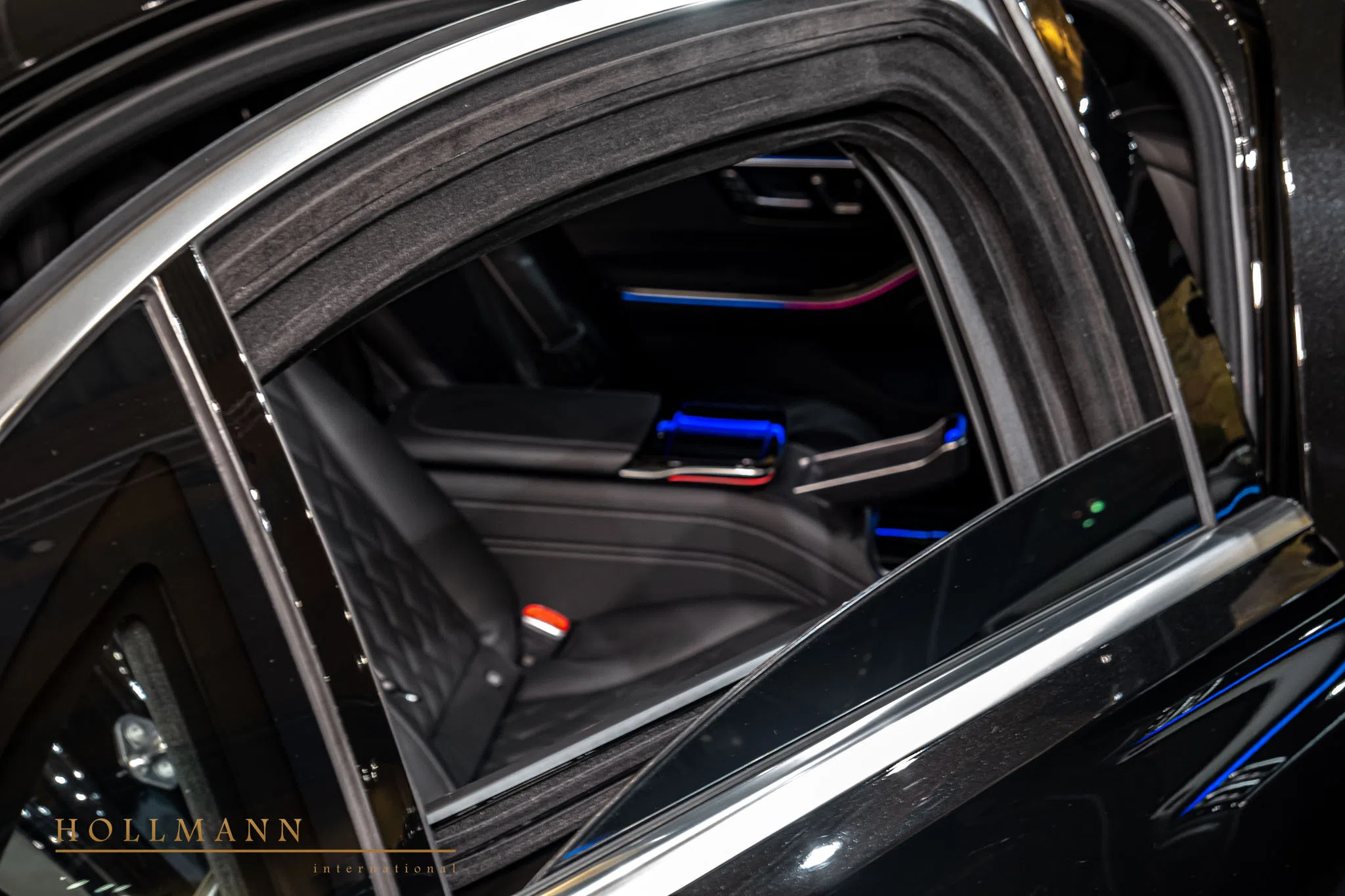 2022 Mercedes-Benz S 680 Guard VR10 interior, door panel