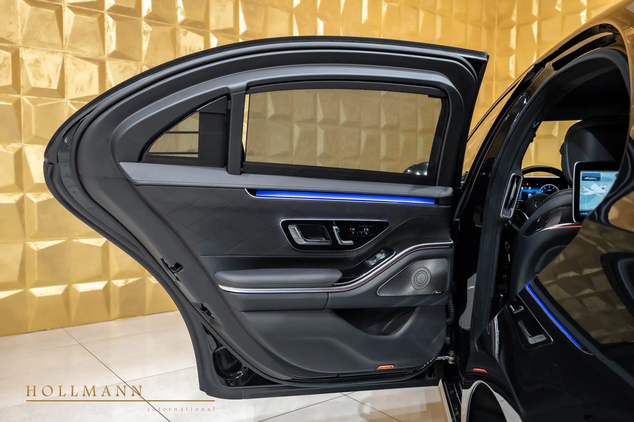 2022 Mercedes-Benz S 680 Guard VR10 interior, door panel