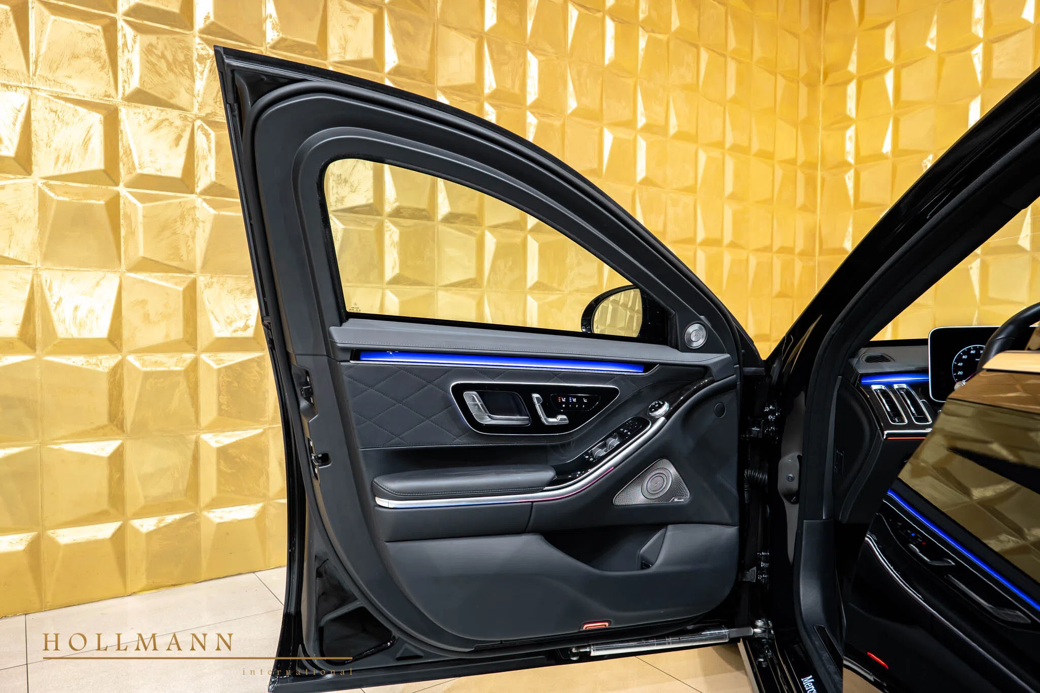 2022 Mercedes-Benz S 680 Guard VR10 interior, door panel