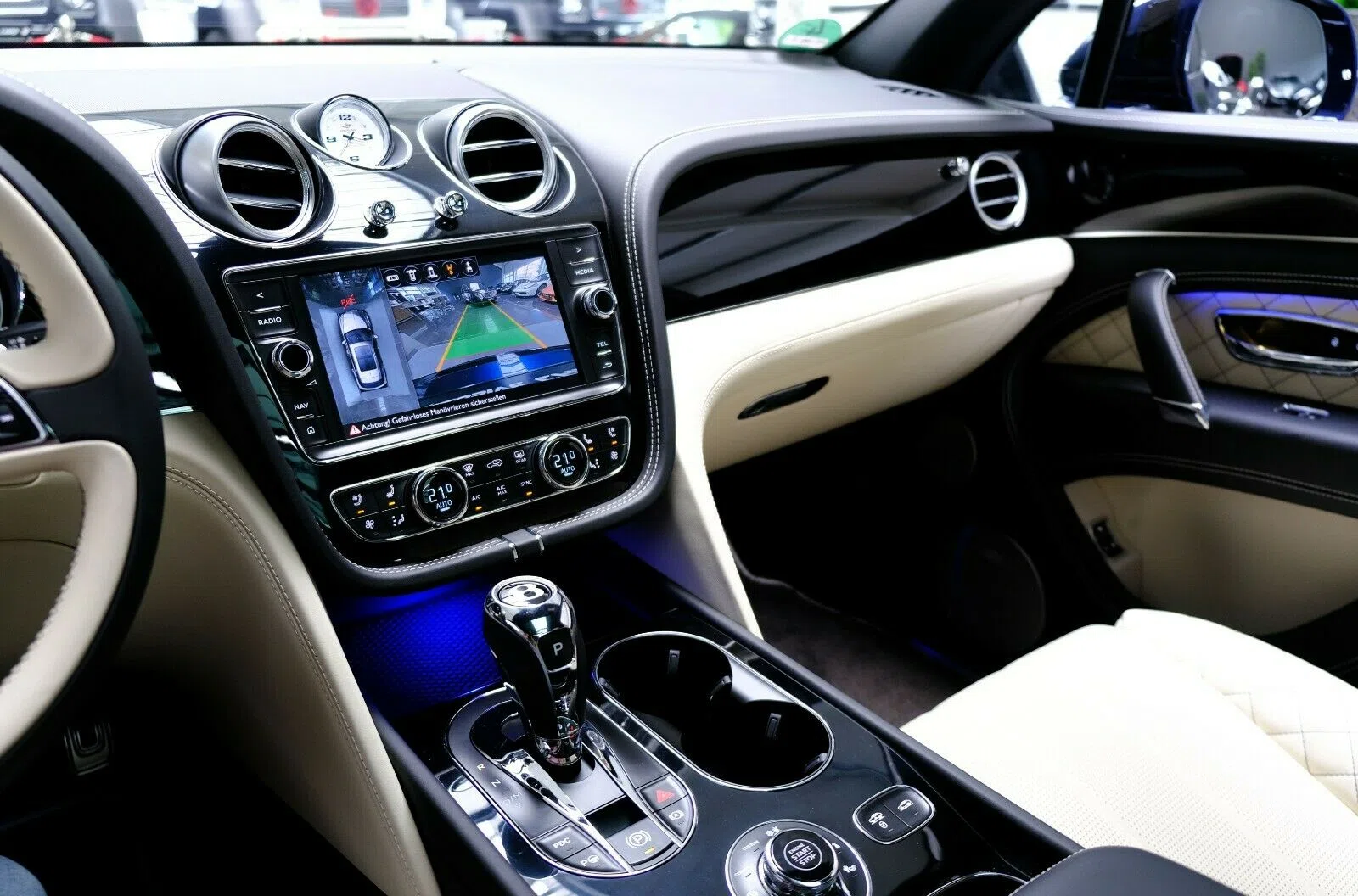 2017 Mansory Bentayga interior, dashboard, Full leather