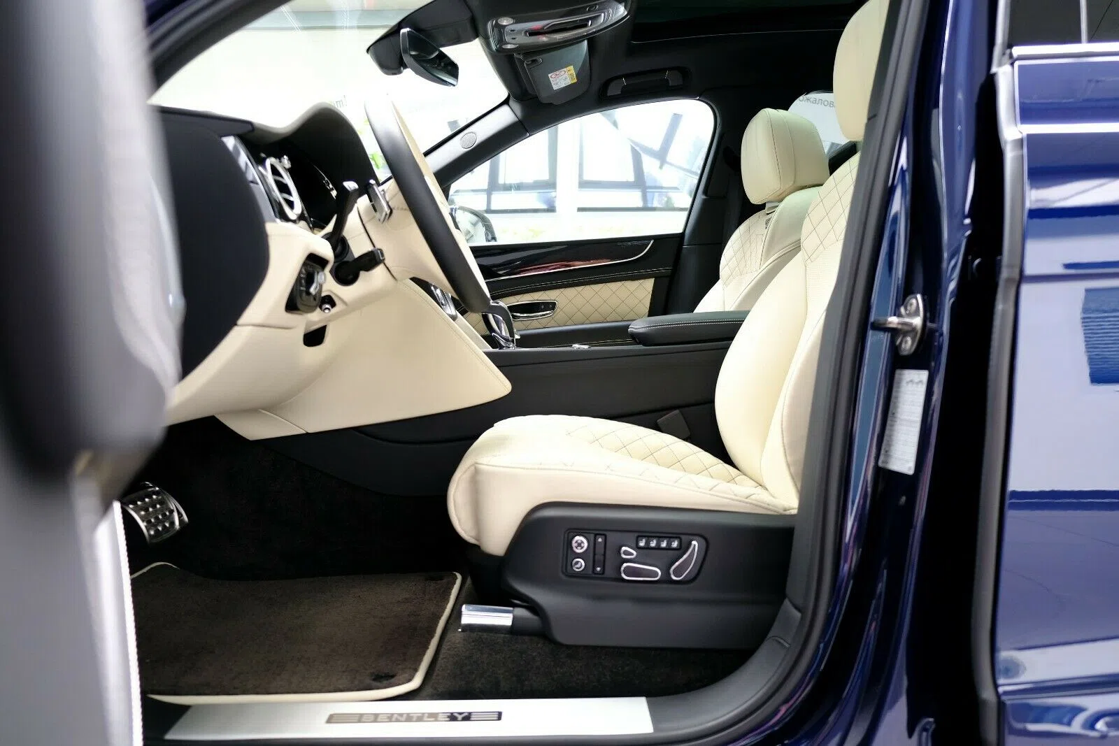 2017 Mansory Bentayga interior, seats, Full leather