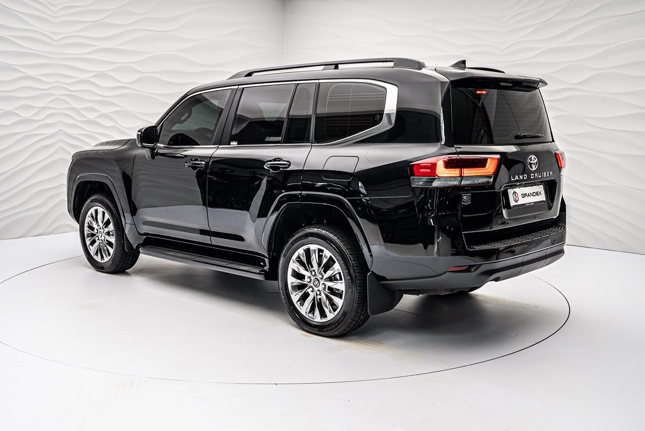 2026 Toyota Land Cruiser 300 Armored, 6/16