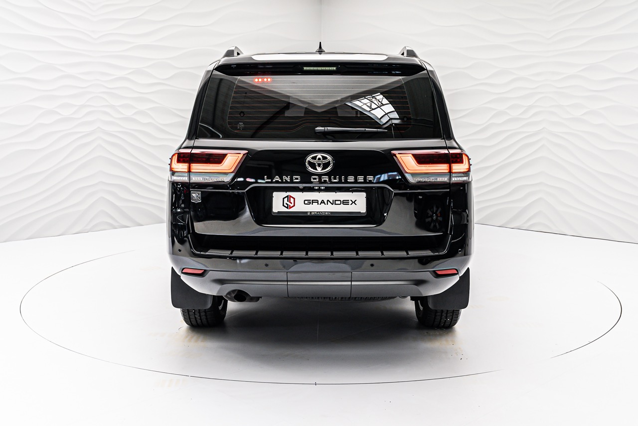 2026 Toyota Land Cruiser 300 Armored, 8/16
