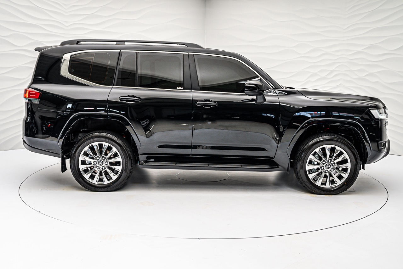 2026 Toyota Land Cruiser 300 Armored, 12/16
