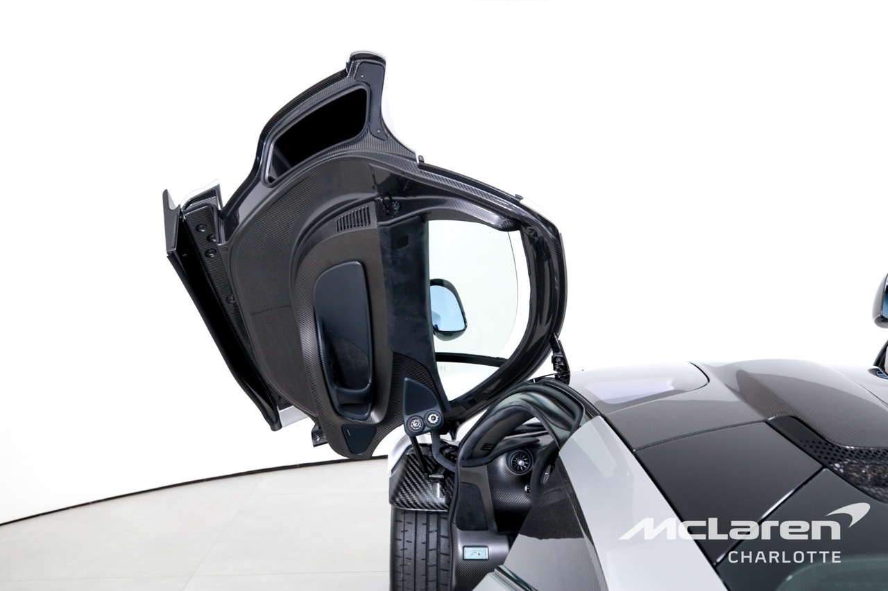 2015 McLaren P1, 7/12