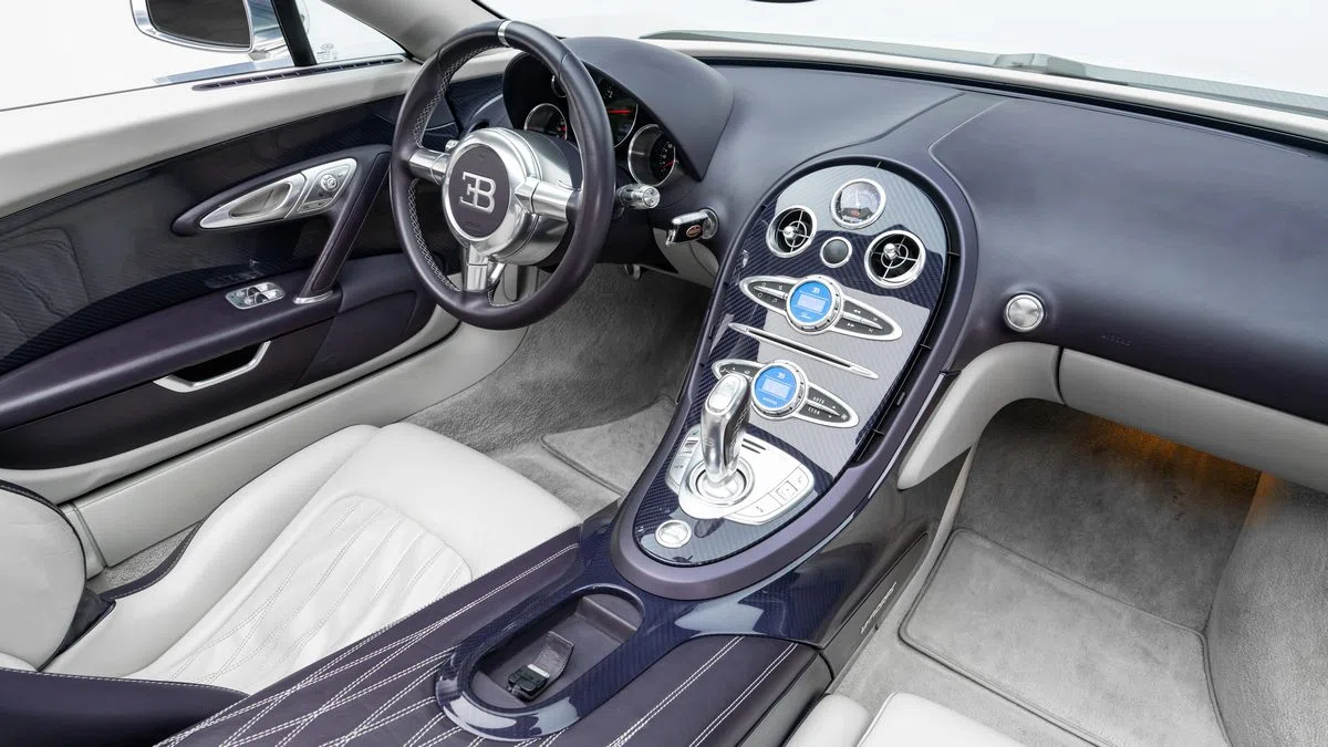 2014 Bugatti Veyron Grand Sport Vitesse interior, dashboard