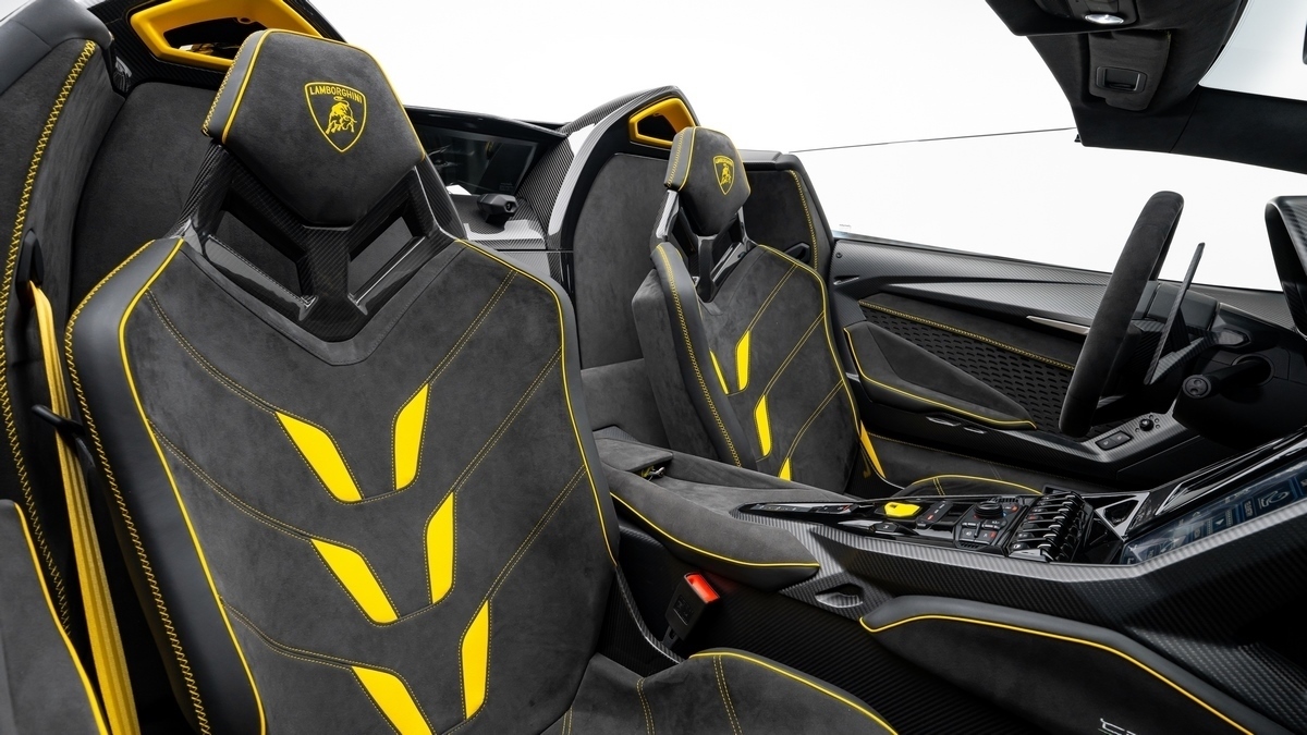 2017 Lamborghini Centenario LP770-4 Roadster, 8/15