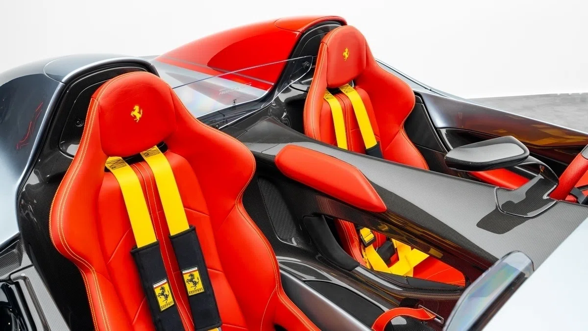 2022 Ferrari Monza SP2 interior