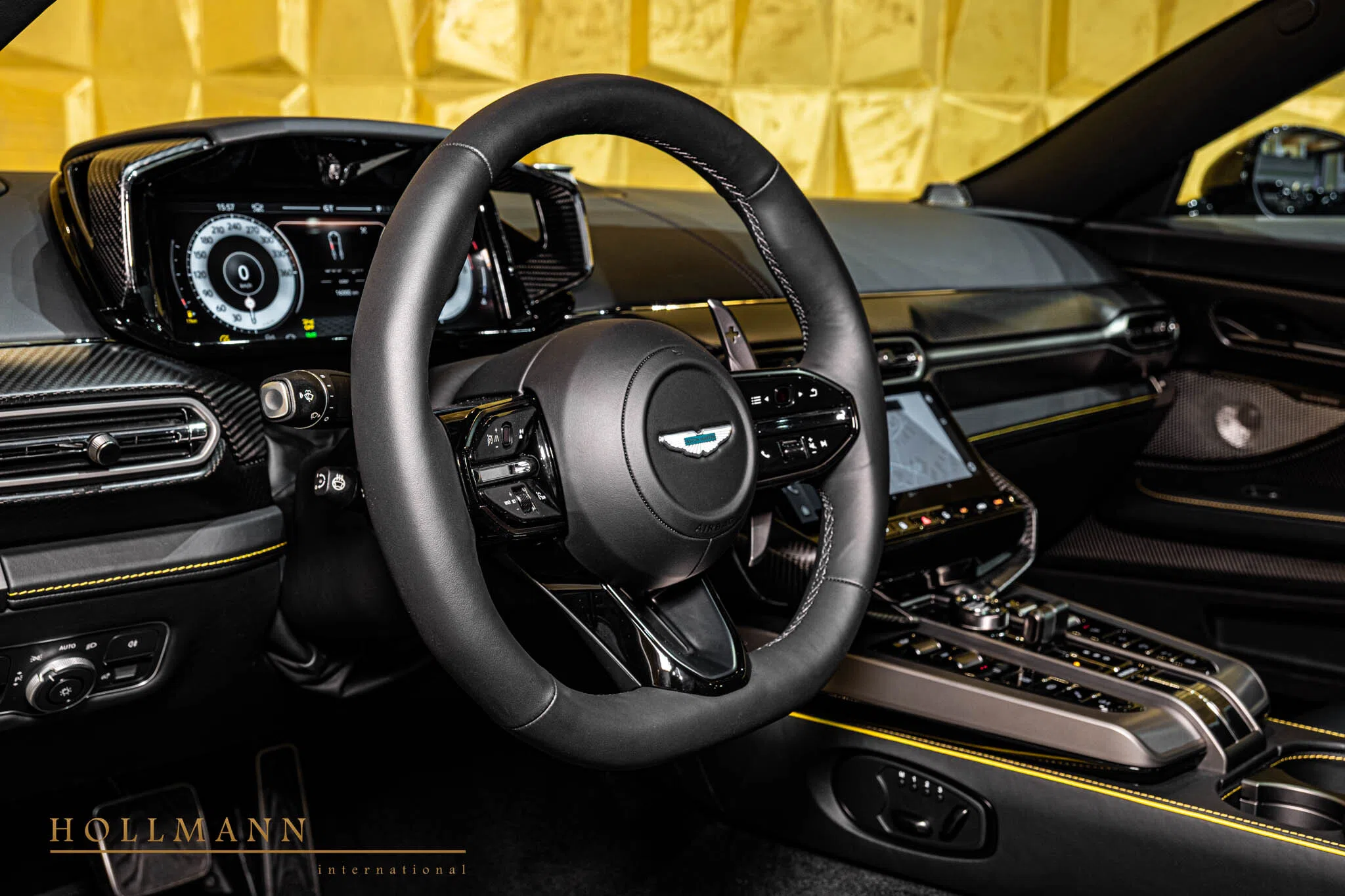 2025 Aston Martin Vanquish Coupé interior, Onyx Black