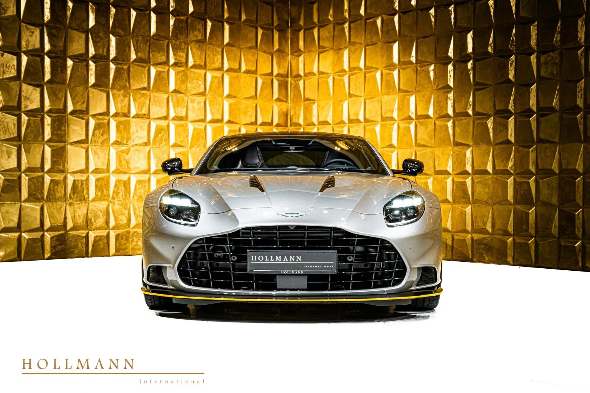 2025 Aston Martin Vanquish Coupé for sale, exterior, Onyx Black