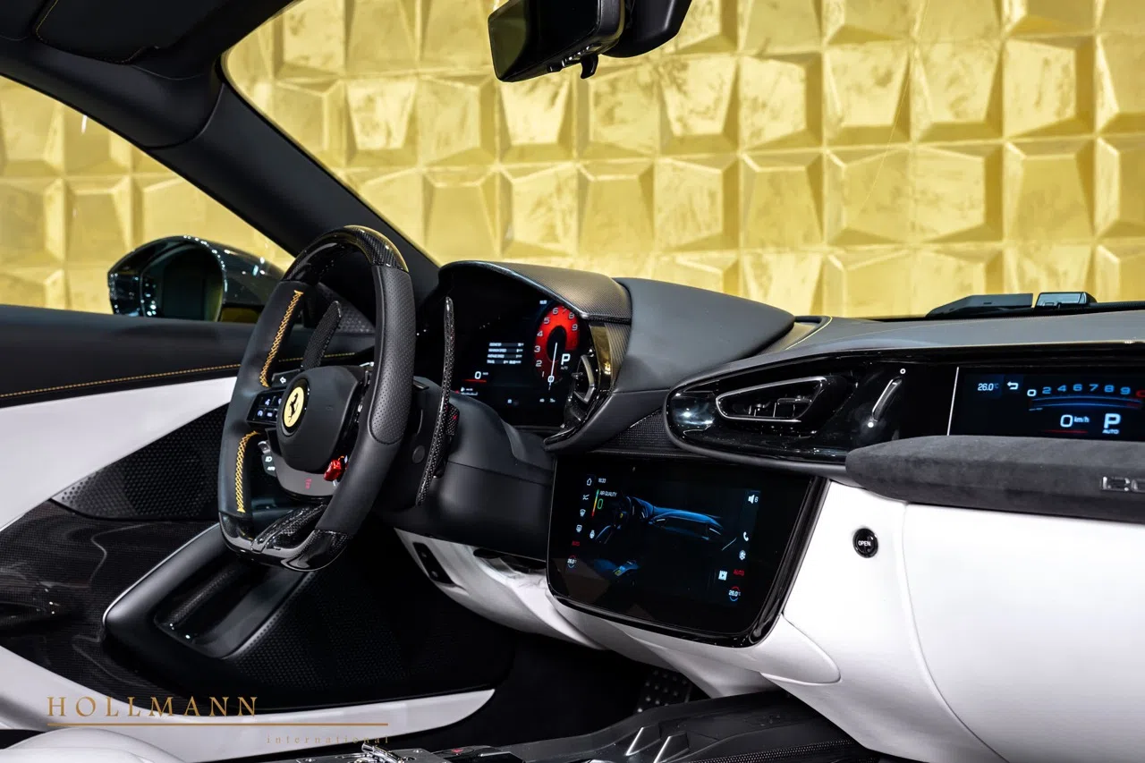 2026 Ferrari 12Cilindri interior, dashboard, Pelle Bianca